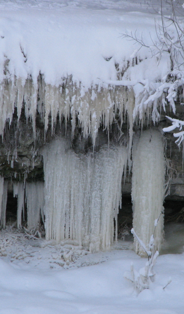 Замерзший водопад в Эстонии