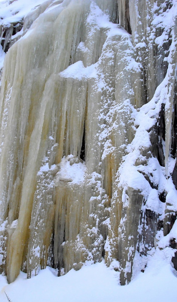 Замерзший водопад в Финляндии