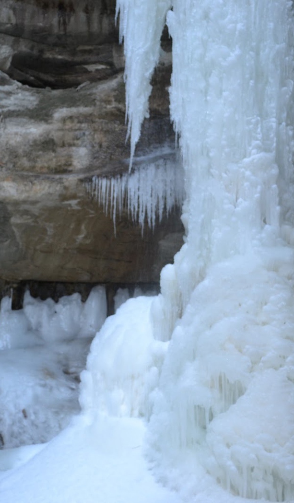 Замерзший водопад в Андах