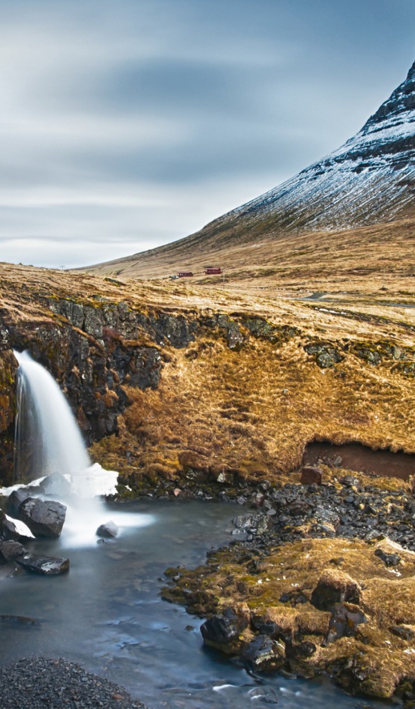 Гора и водопад