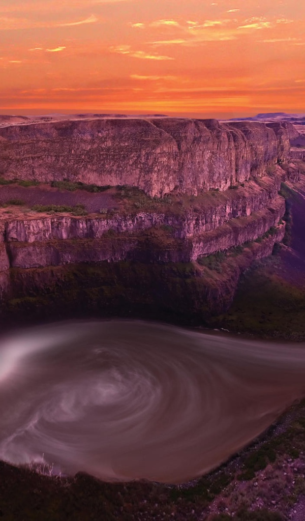 Водопад в США