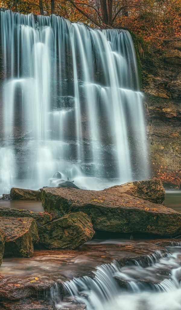 Завораживающая красота водопада