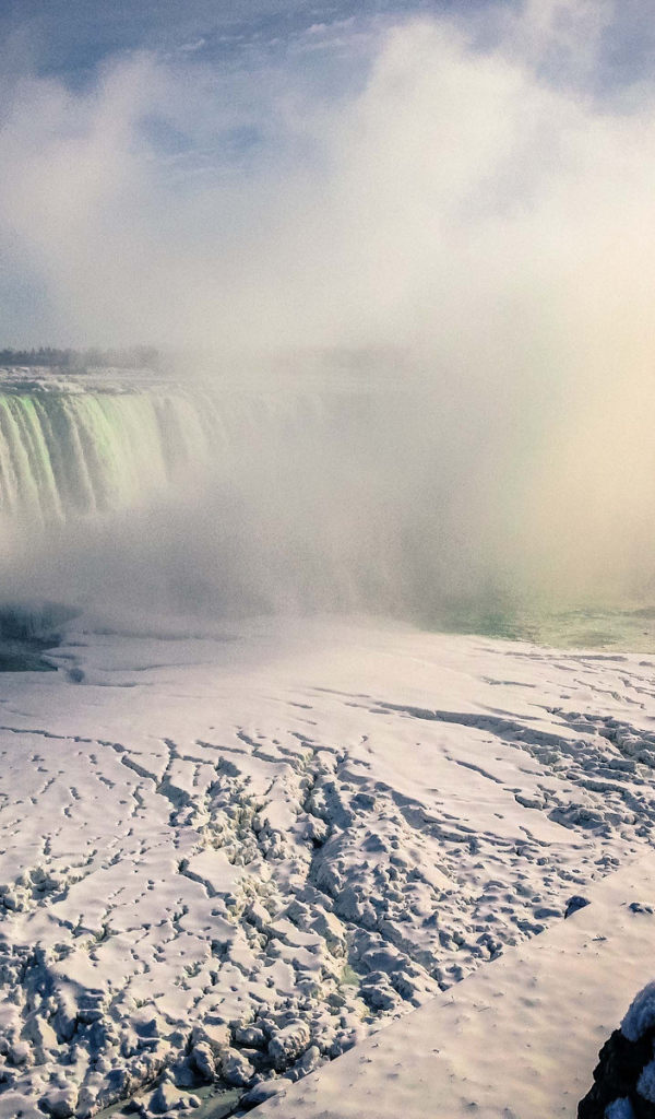 Вид на замерзший водопад Ниагара