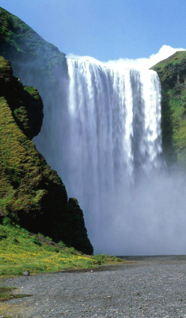 Водопад в Исландии