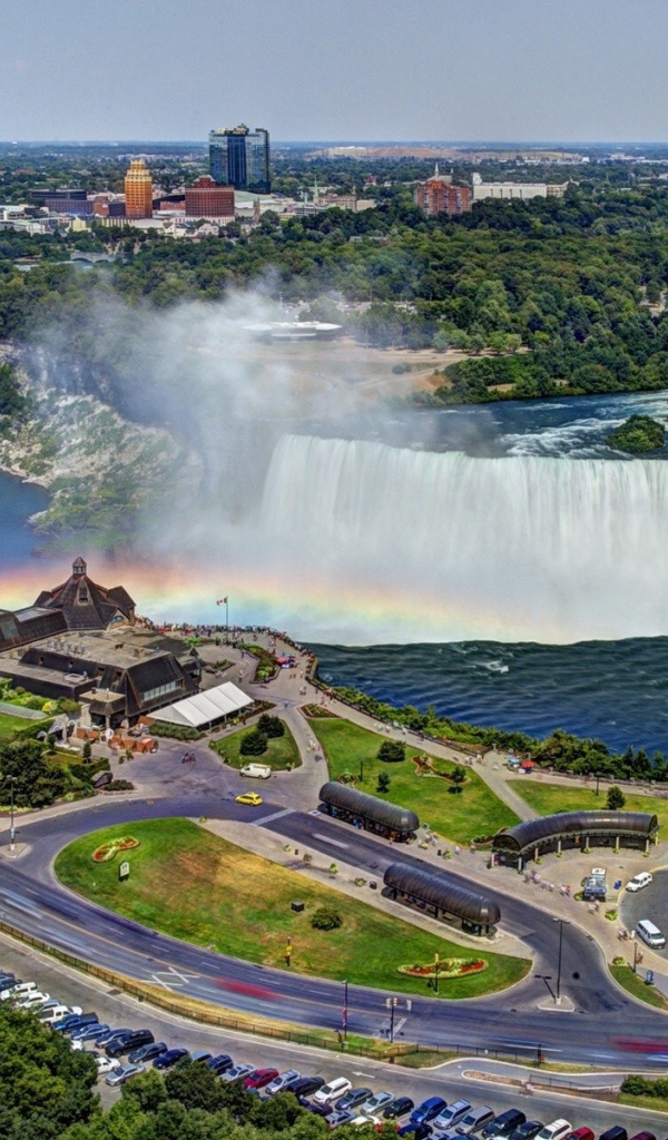Водопад в городе