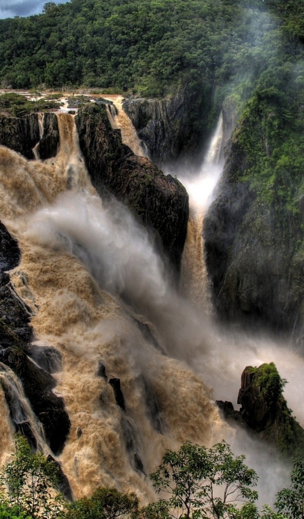 Пейзаж с водопадом