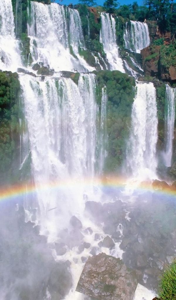 Радуга под водопадом
