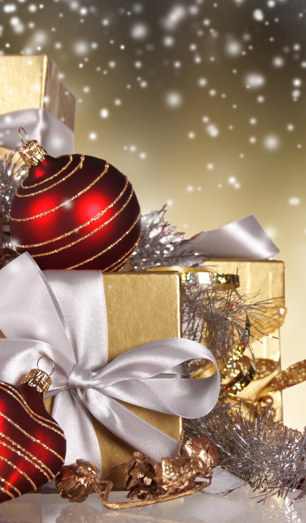 Коробки с подарками на Новый год