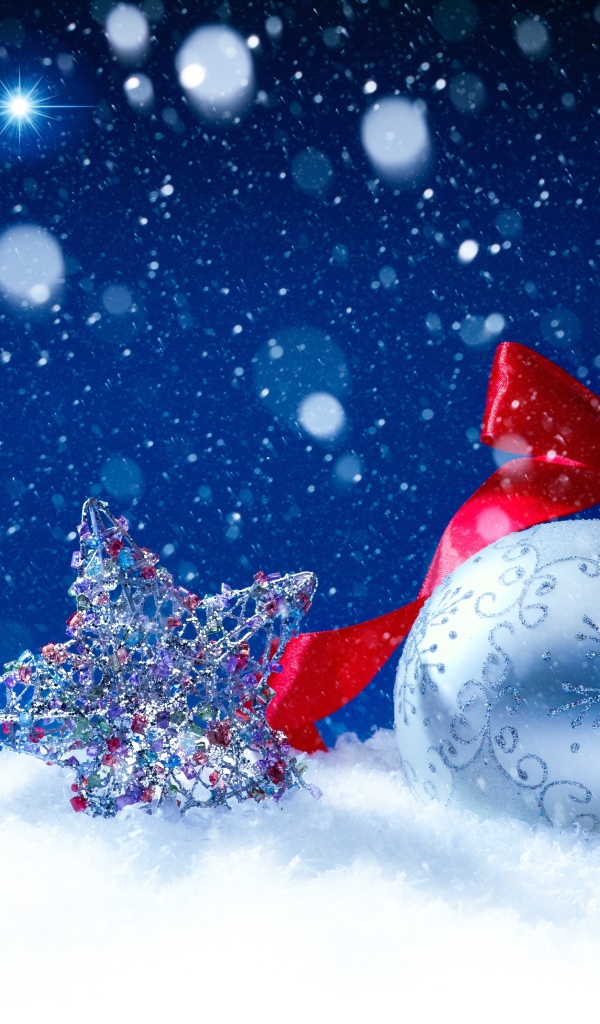 Белый шар с красной лентой