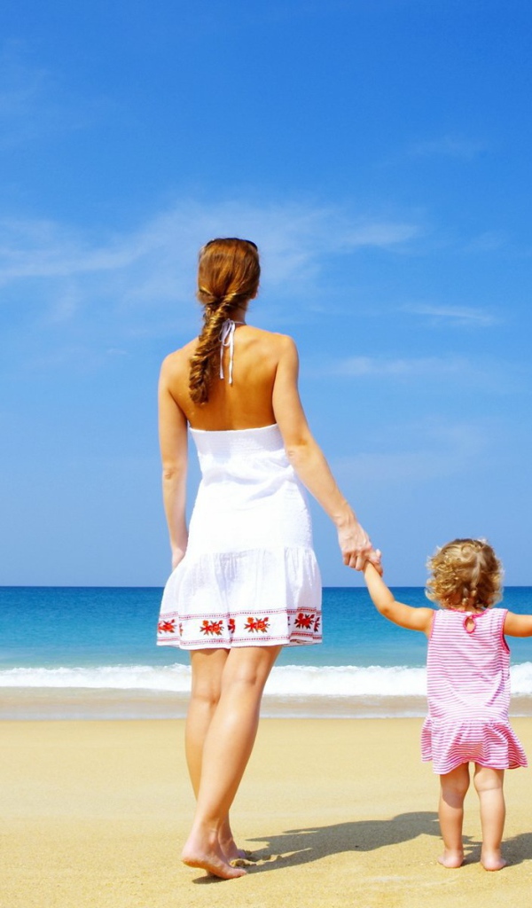 Семья на пляже