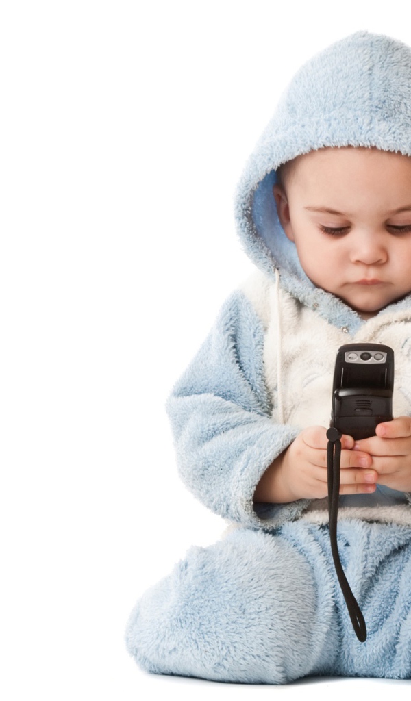 Малыш с телефоном 