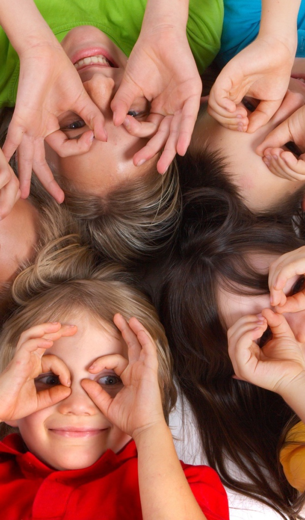 Дети играют