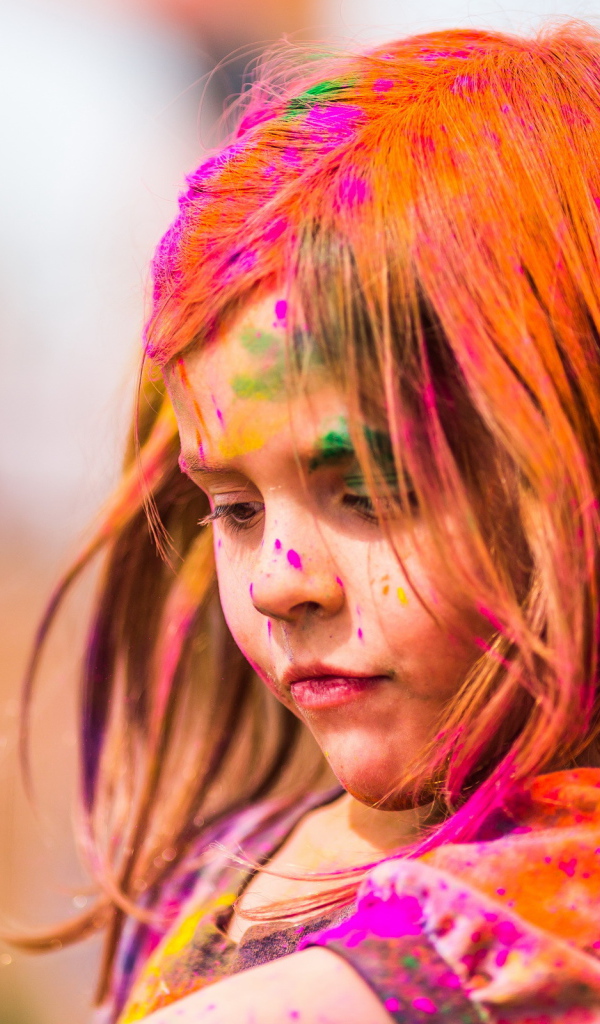 Девочка на фестивале