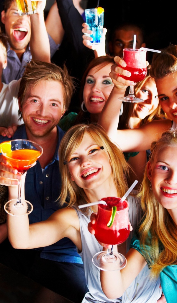 Молодые люди на празднике