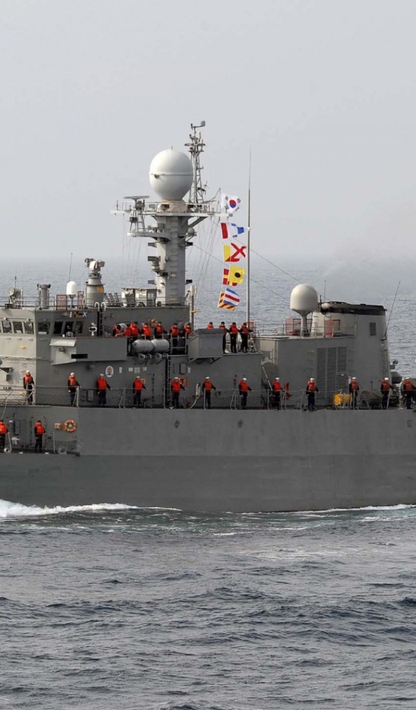 Боевой катер в море