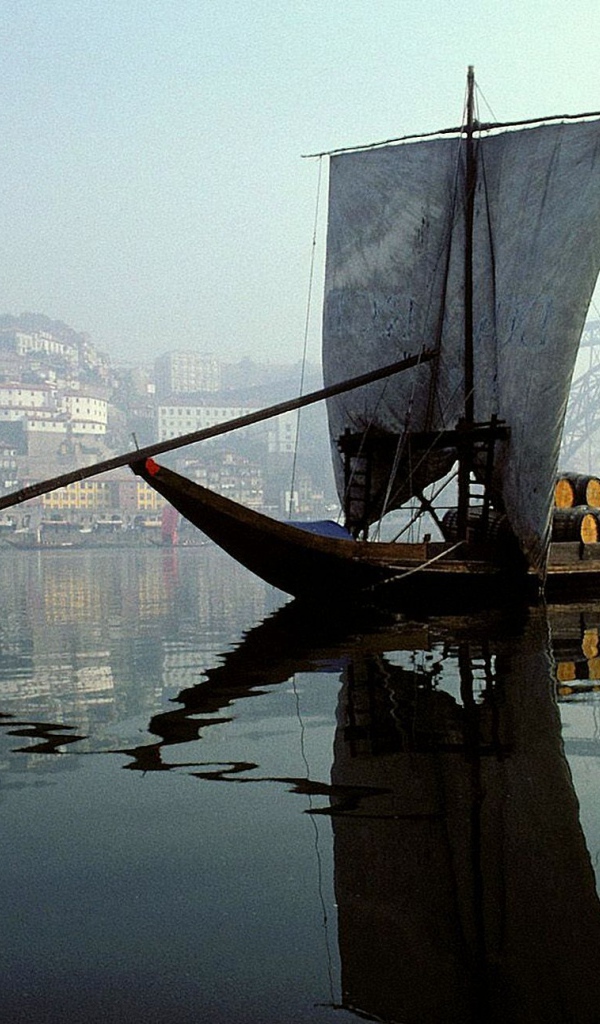 Лодка под парусом