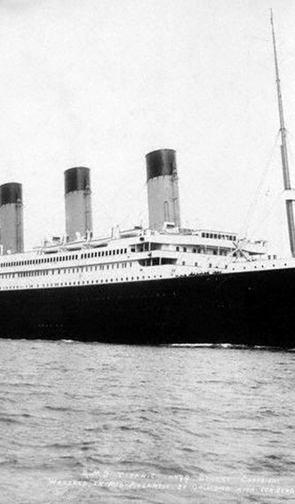 Фото еще целого Титаника