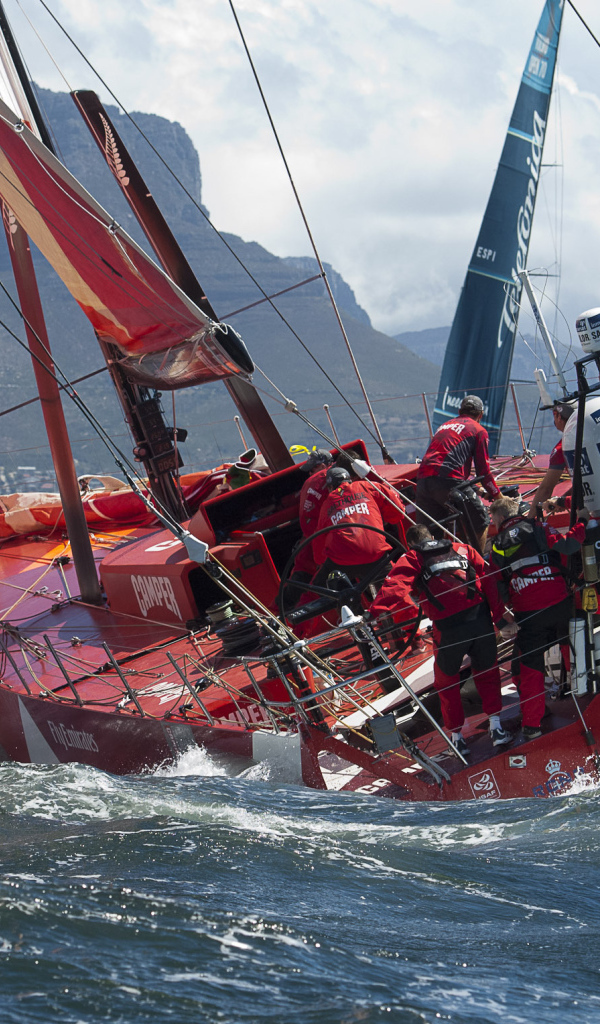 Гонки на парусной яхте