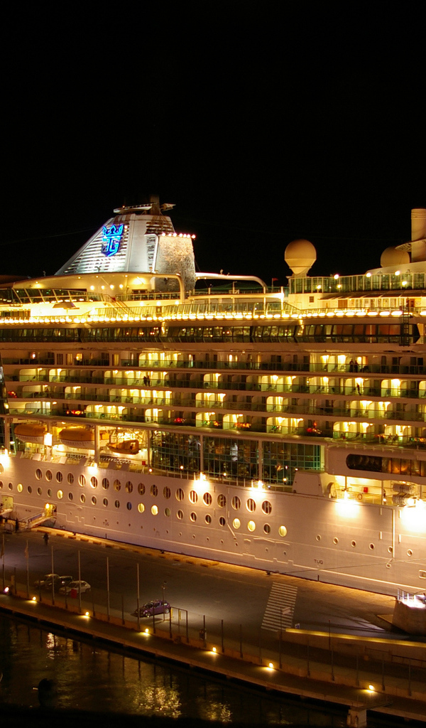 Королевский круизный лайнер