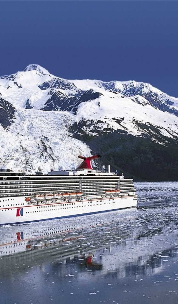 Круизный лайнер на Аляске