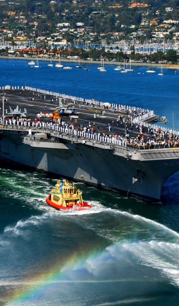 Авианосец на буксирах