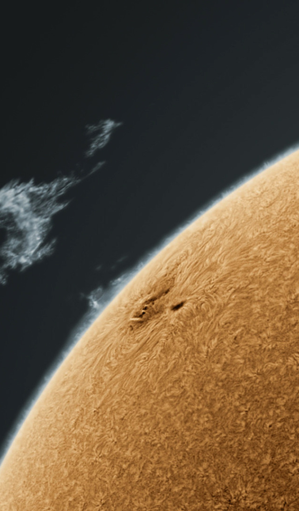 Чёрный фон и часть планеты