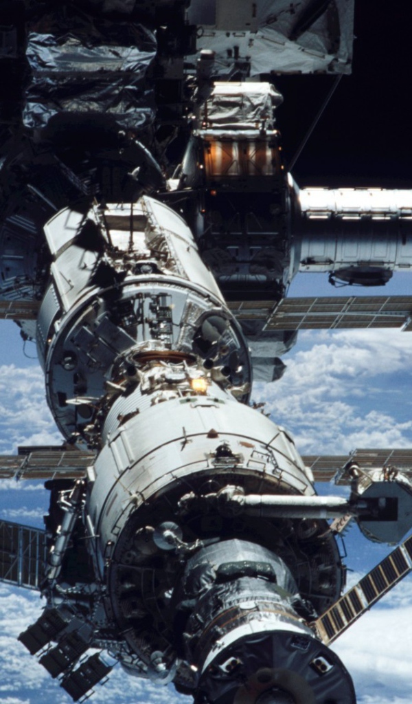 Космическая станция на орбите