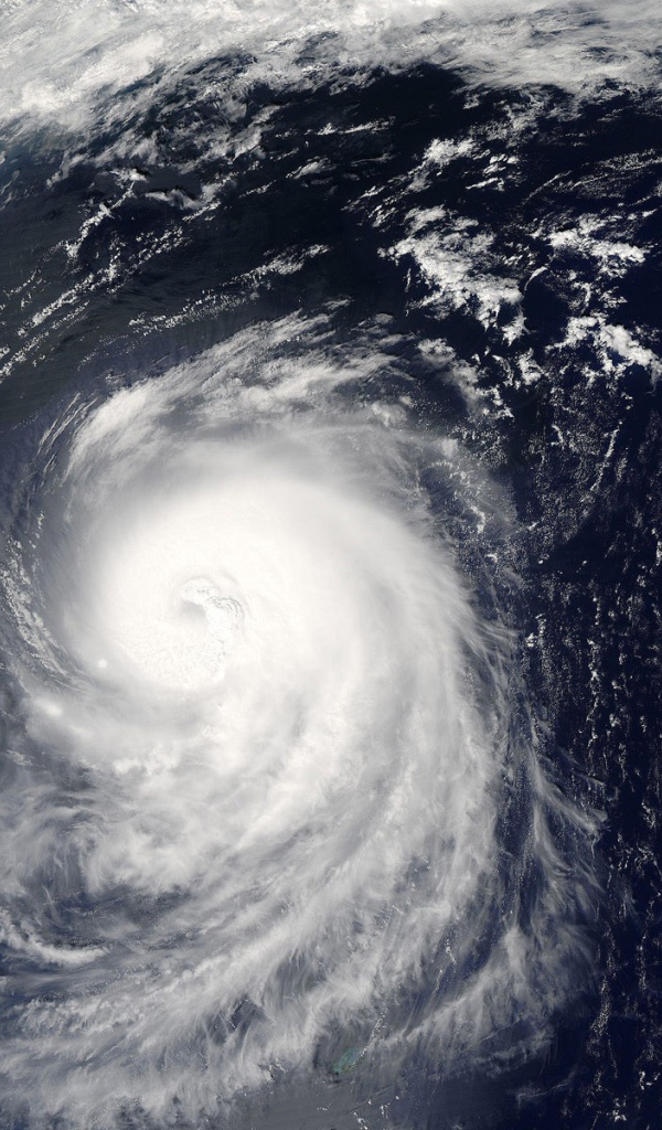 Вид на циклон из космоса