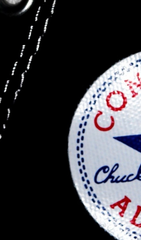 Фирменные кеды с логотипом