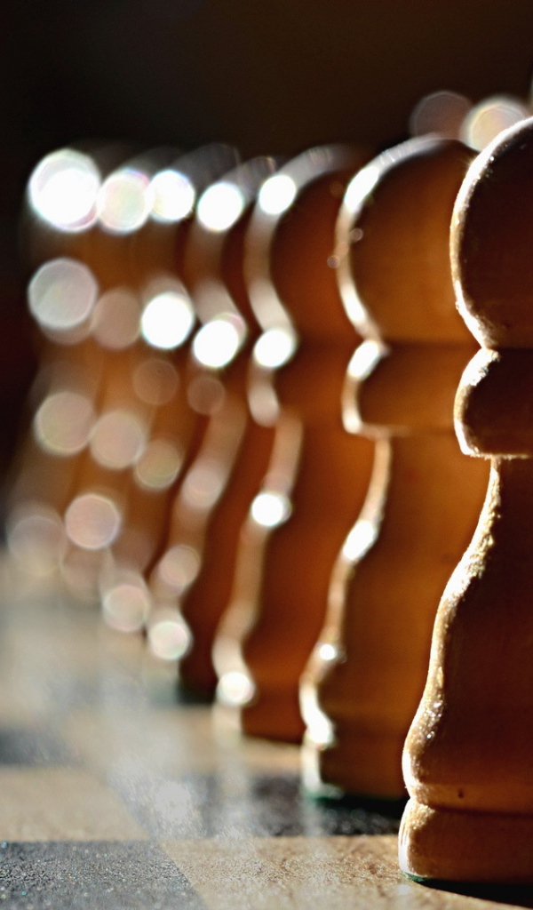 Шахматные фигуры на доске