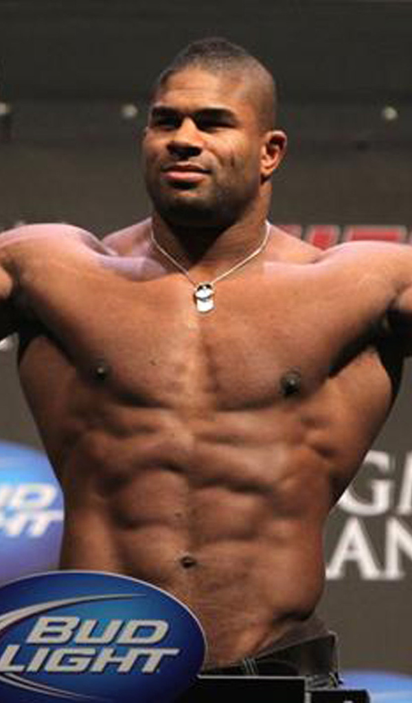 Известный боец Алистер Оверим