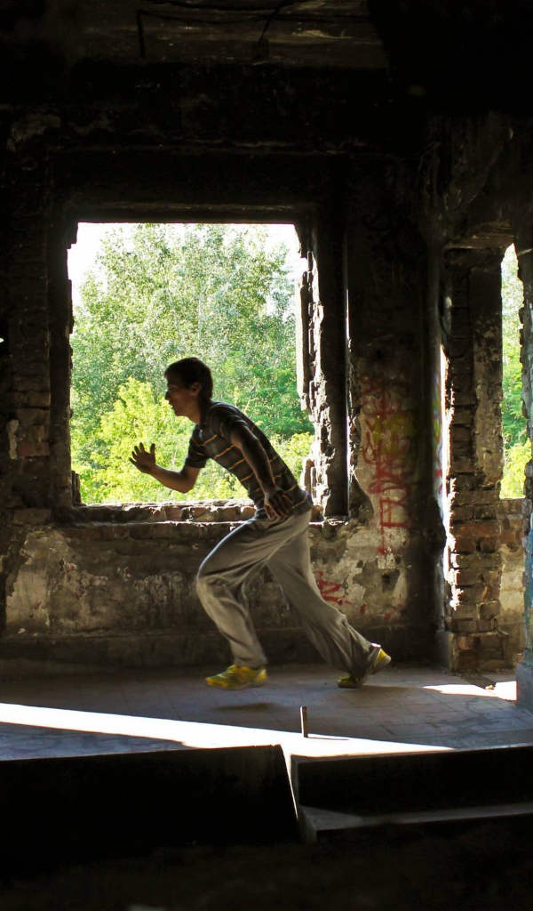 Паркур среди развалин