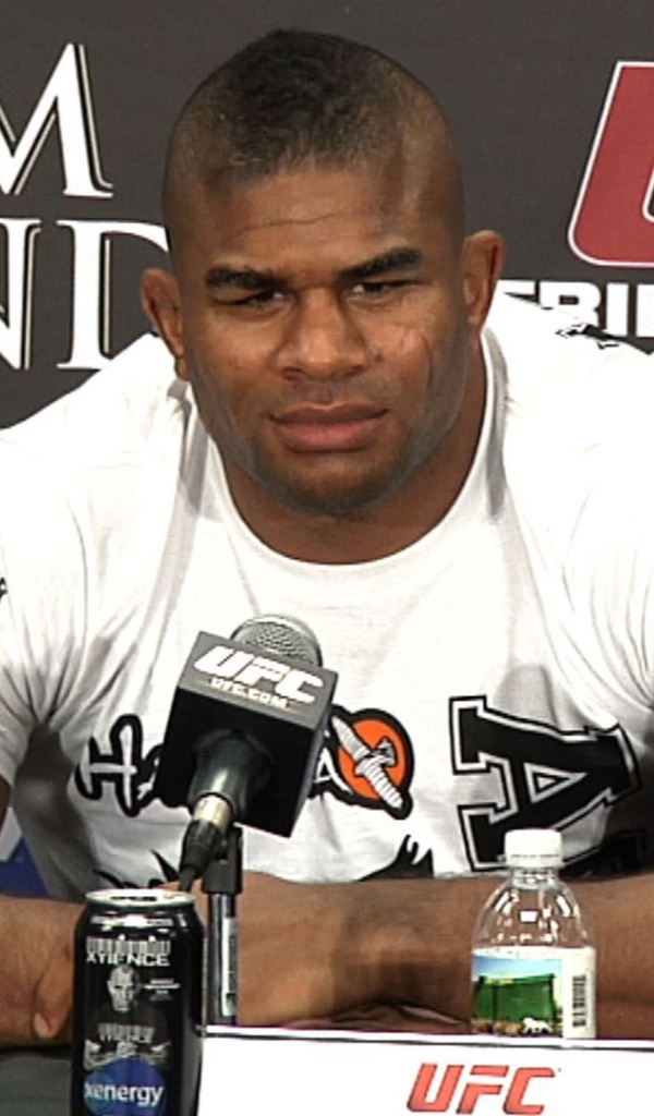 Истребитель UFC Алистер Оверим