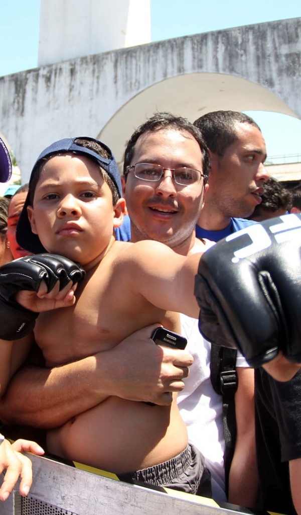 Известный UFC боец Хосе Альдо