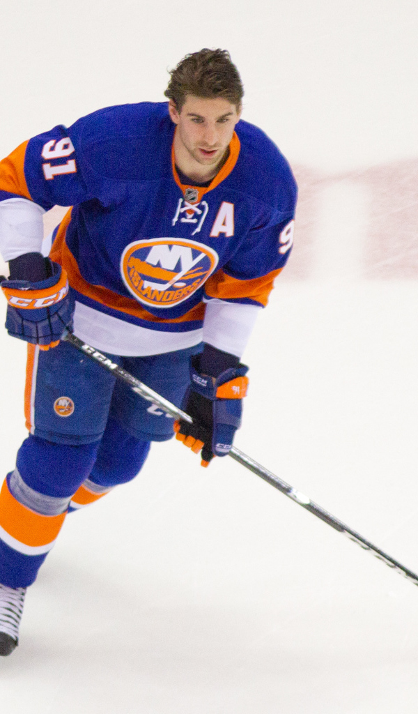 Известный Хоккеист из Айлендерс Джон Таварес