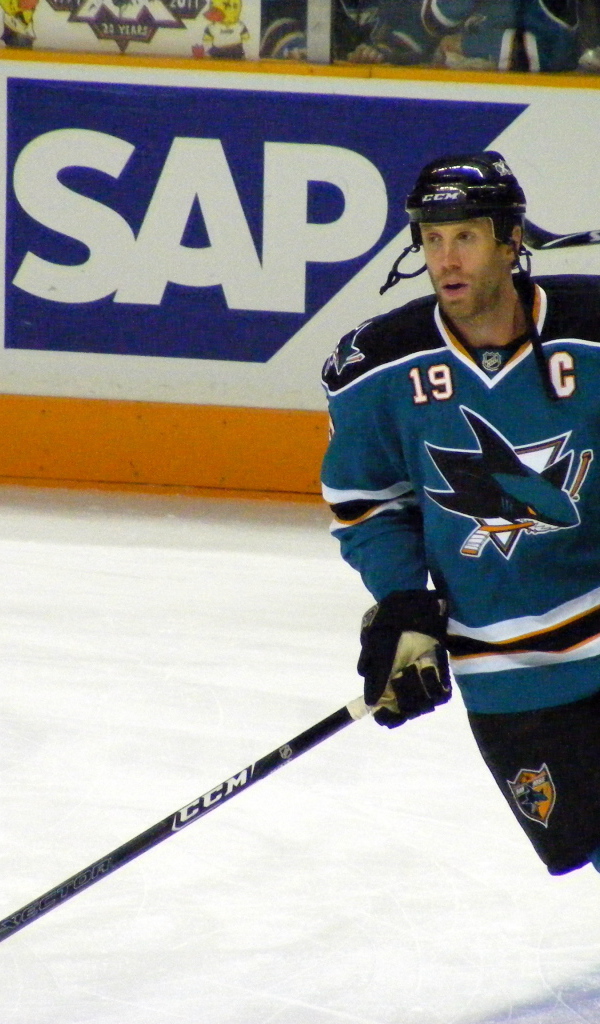 Известный игрок НХЛ Джо Торнтон