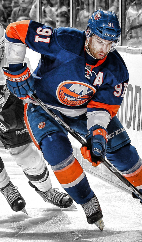 Хоккеист Джон Таварес