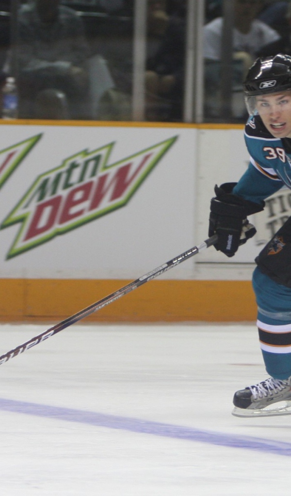 Игрок Сан-Хосе Логан Кутюр