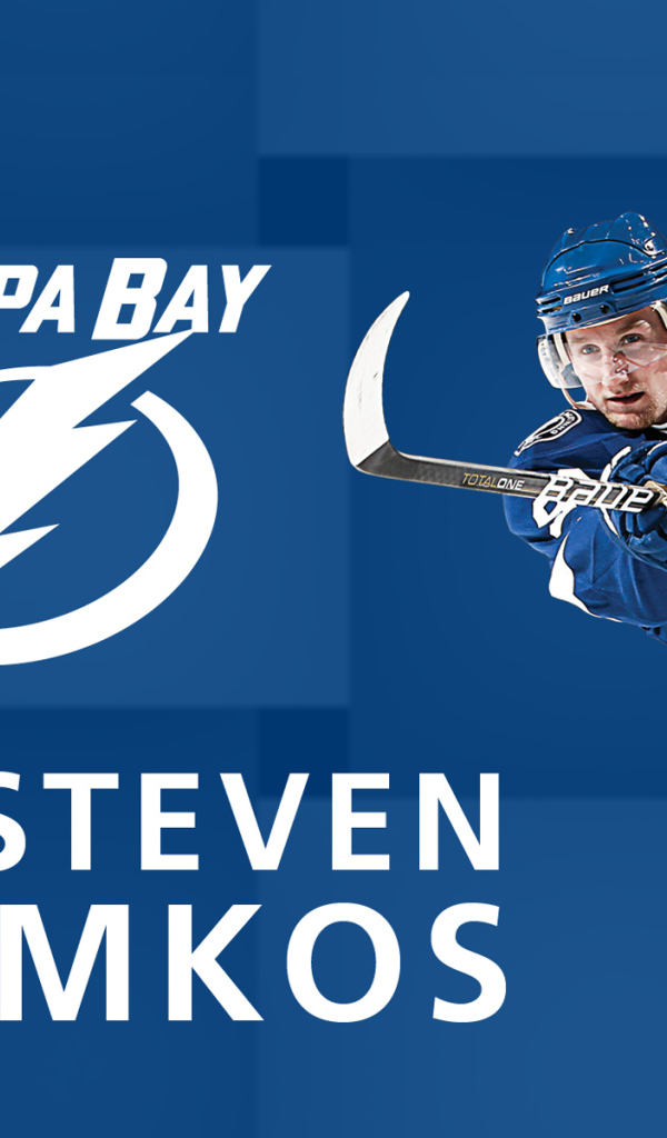 Стивен Стэмкос на синем фоне