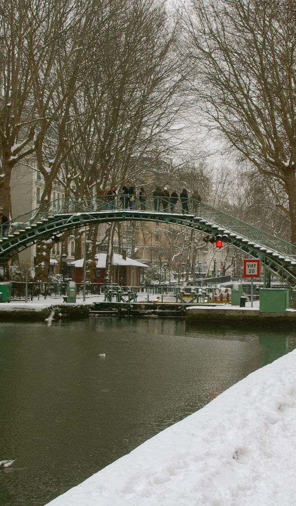 Снег в Париже мост через Сену