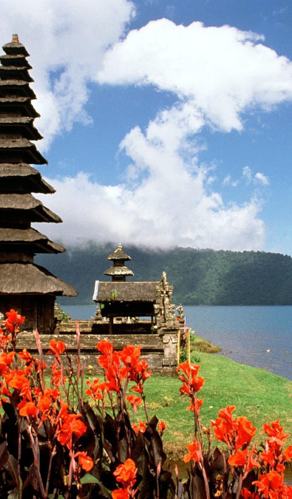 Храм на побережье Бали