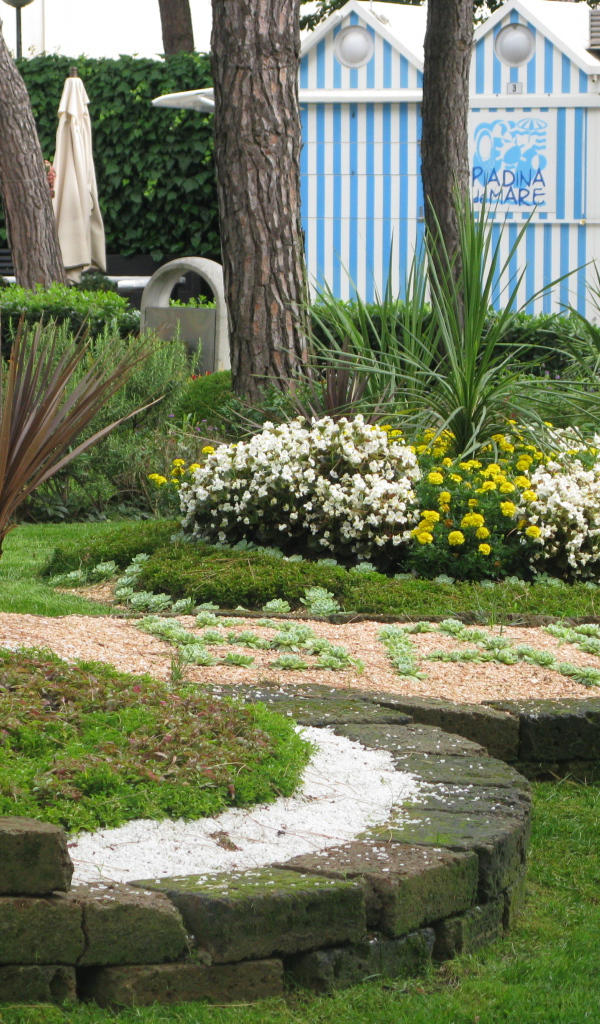 Клумба на курорте Баден, Австрия