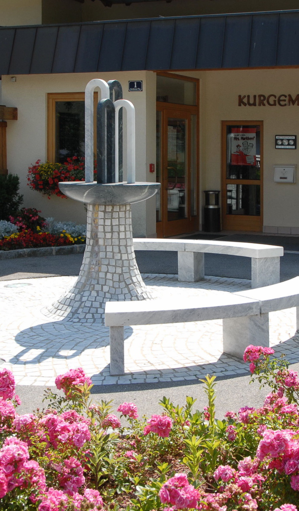 Клумба на горнолыжном курорте Бад Кляйнкирххайм, Австрия