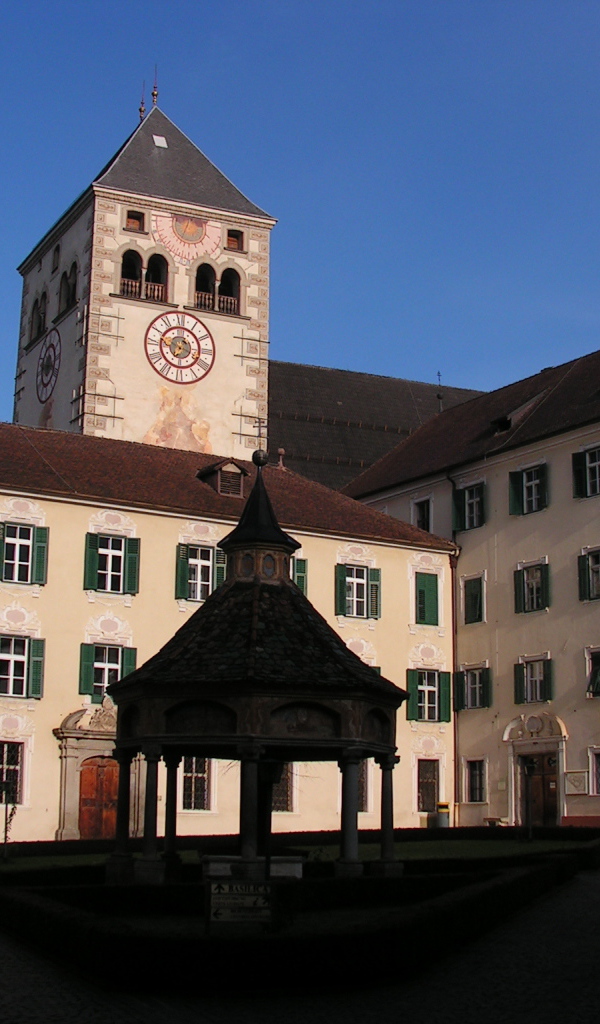 Площадь в городе Нойштифт, Австрия