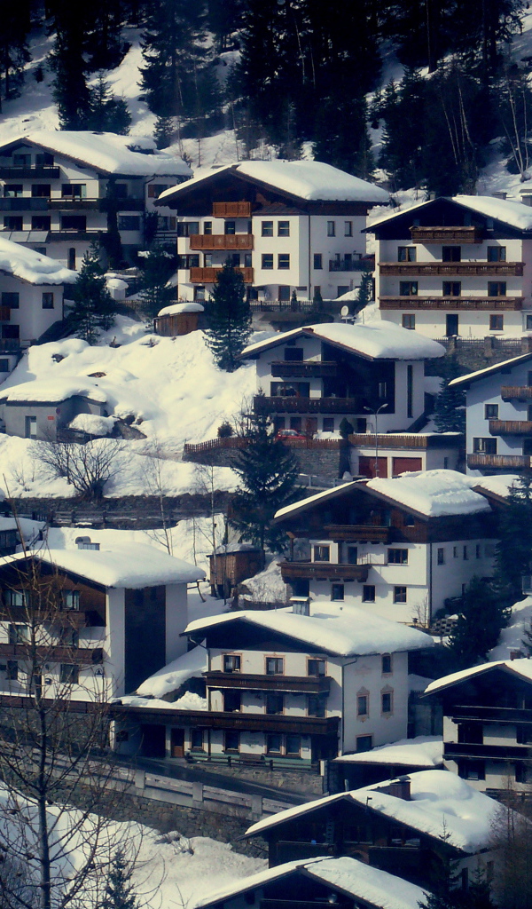 Городские улицы на горнолыжном курорте Сант Антон, Австрия
