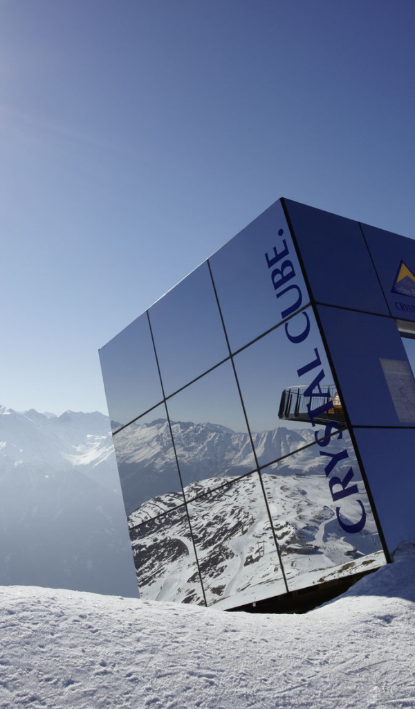Кристальный куб на горнолыжном курорте Серфаус, Австрия