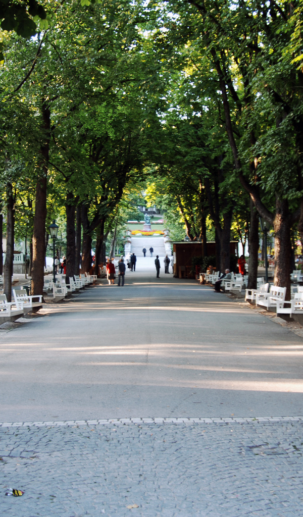 Вход в парк на курорте Баден, Австрия