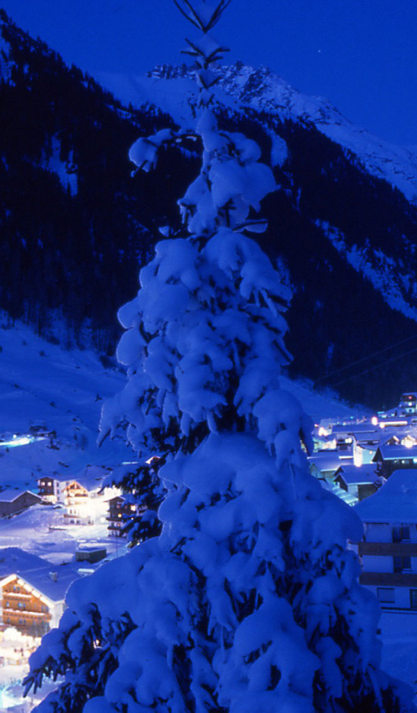 Вечернее сияние на горнолыжном курорте Ишгль, Австрия