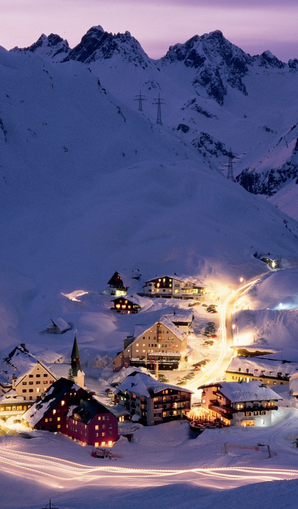 Вечернее сияние на горнолыжном курорте Сант Антон, Австрия