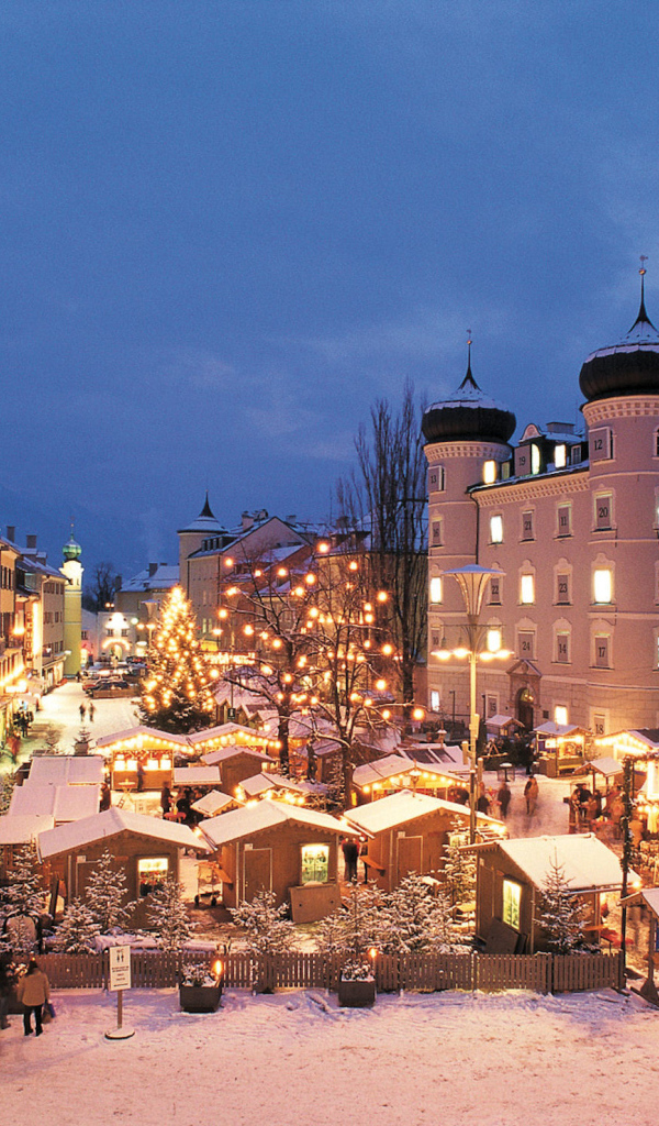 Вечерние огни на курорте Лиенц, Австрия